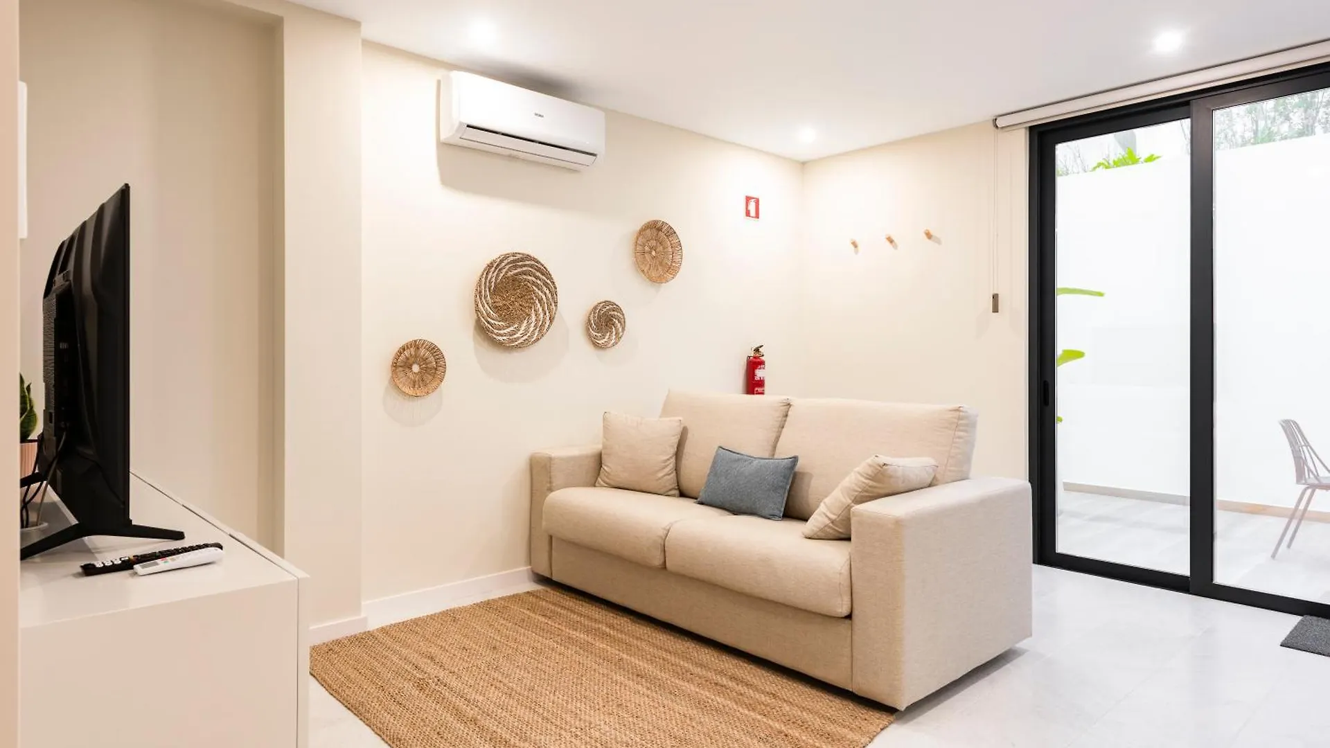 Villa 41 - Private Studios Faro Airport, Beach And City Center