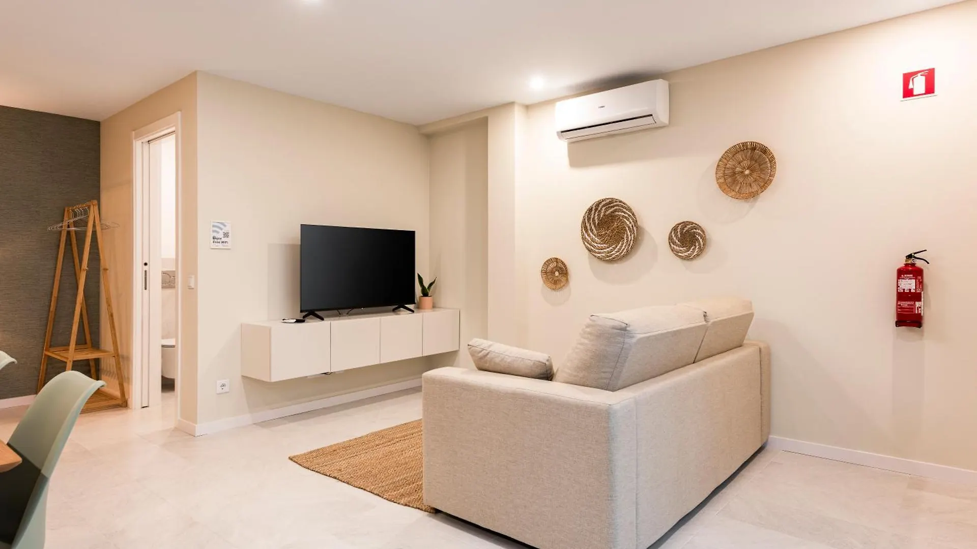 Villa 41 - Private Studios Faro Airport, Beach And City Center 0*,