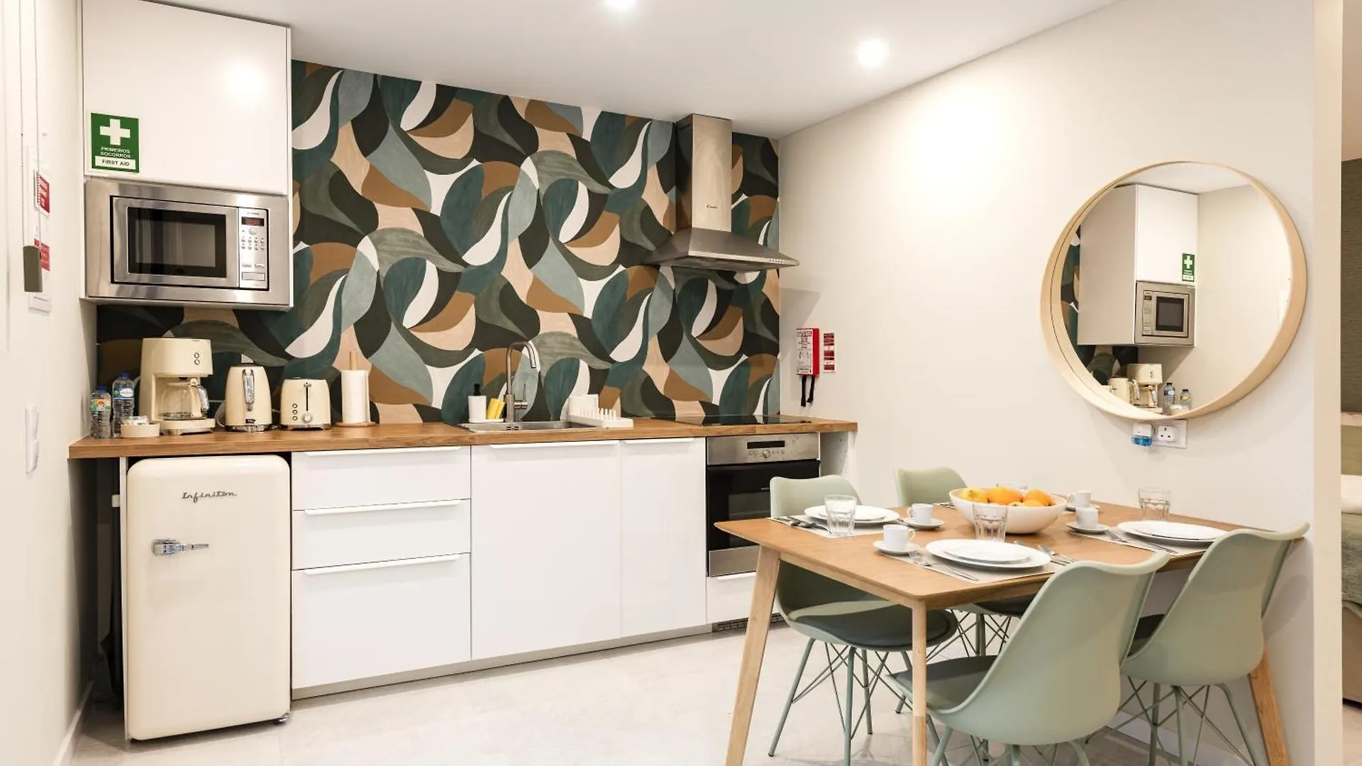 Villa 41 - Private Studios Faro Airport, Beach And City Center 0*,  Portugal