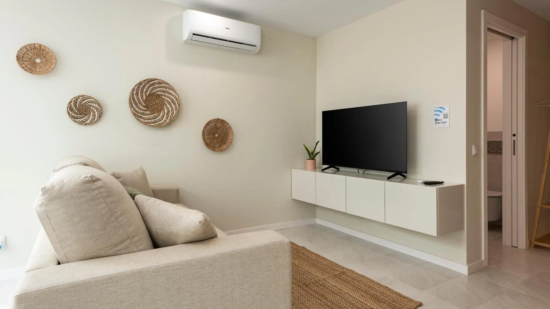 Villa 41 - Private Studios Faro Airport, Beach And City Center