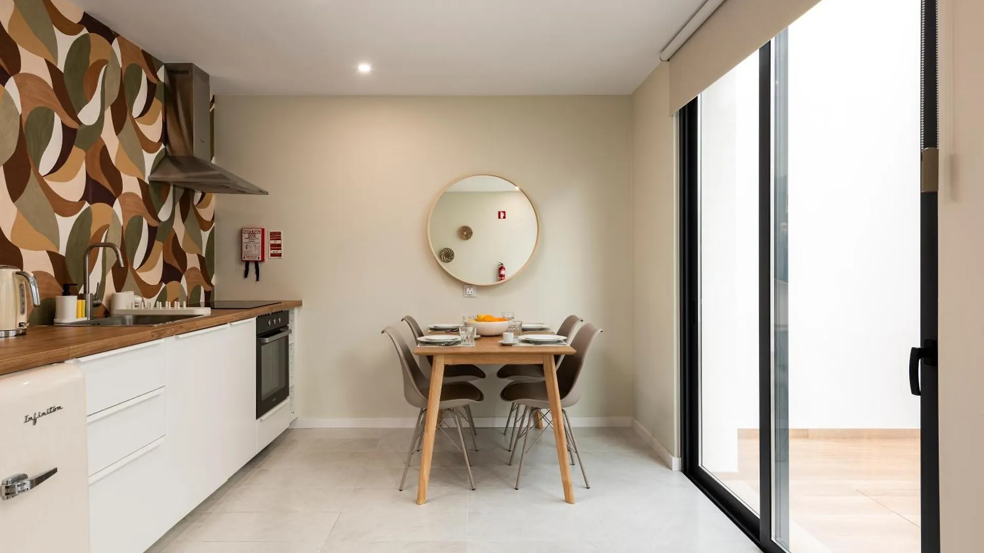 Villa 41 - Private Studios Faro Airport, Beach And City Center Guest house